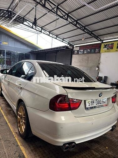 BMW 3 Series Trắng 5 chỗ
