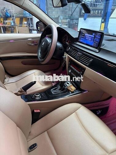 BMW 3 Series Trắng 5 chỗ