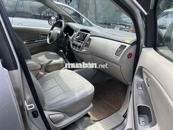 Toyota Innova E 2015 Số sàn Bạc 165 k xe zin