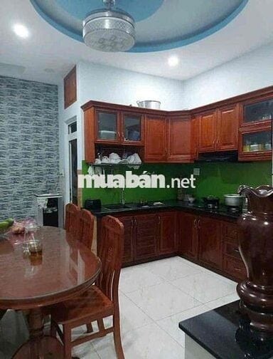 Cho thue nhà gân bến xe an sương 4pn,1phong thờ , 3wc