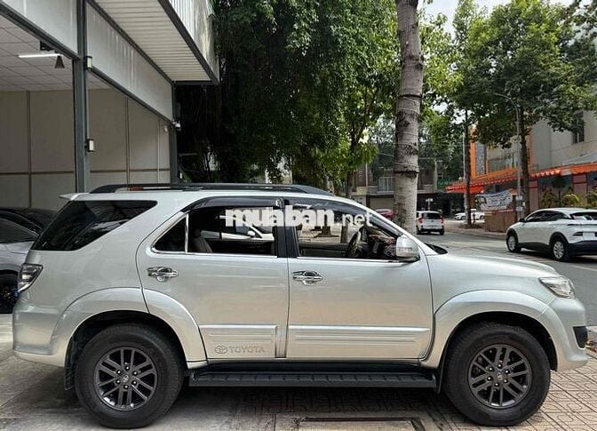 Toyota Fortuner 2012 Bạc Tự động 71.000 km