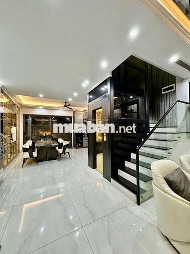 Cần gấp bán nhà 4 tầng, mặt tiền rộng 10m, phố Thụy Khuê