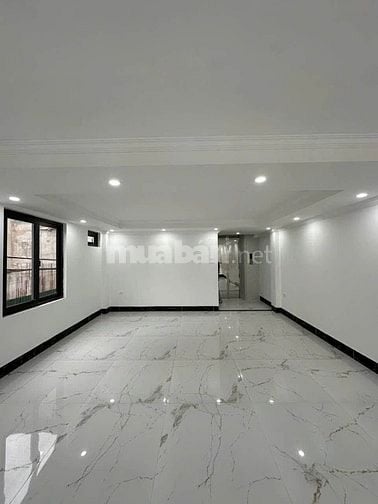 Bán nhanh nhà MP Tam Trinh, giá 40 tỷ, hơn 52m2x6T, lô góc, KD lớn