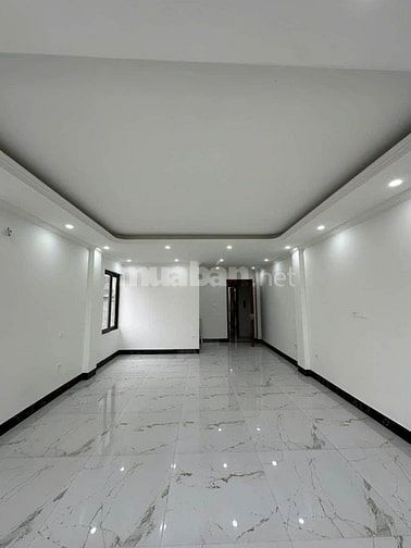 Bán nhanh nhà MP Tam Trinh, giá 40 tỷ, hơn 52m2x6T, lô góc, KD lớn