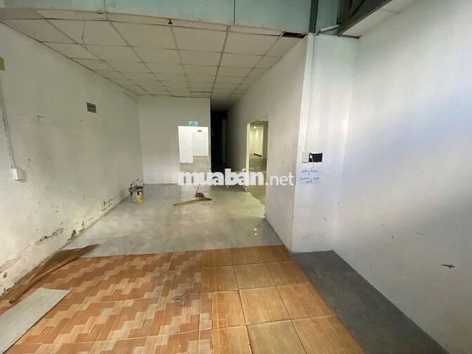 KHO/XƯỞNG 670M2 CÓ ĐIỆN 3FA NỀN GẠCH MEN, TRẦN LA PHÔNG, ĐƯỜNG TẢI LỚN