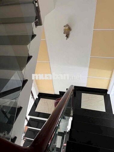 cho thuê nhà  đường số 28 p6 ( 4x18) lửng , 3 lầu , 4pn , 5wc
