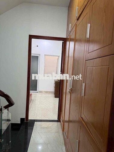 cho thuê nhà  đường số 28 p6 ( 4x18) lửng , 3 lầu , 4pn , 5wc
