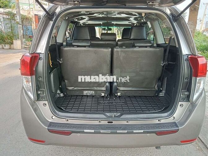 Toyota Innova 2018 Số sàn màu Nâu