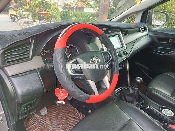 Toyota Innova 2018 Số sàn màu Nâu