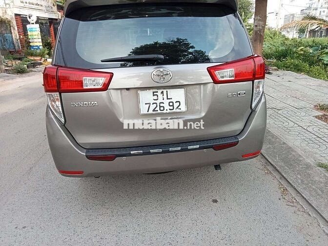 Toyota Innova 2018 Số sàn màu Nâu