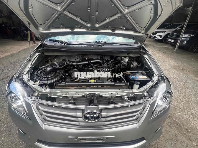 Toyota Innova E 2012 Số sàn Bạc