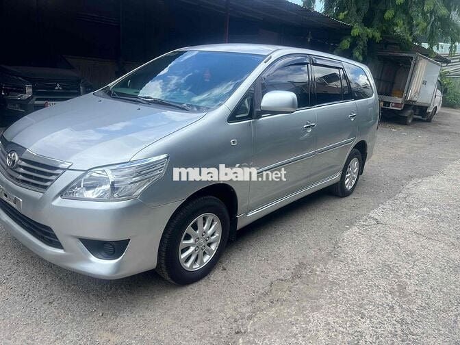 Toyota Innova E 2012 Số sàn Bạc