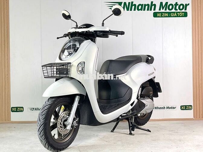 Scoopy 2025 Trắng Odo lướt 4.500km 9 Chủ Biển 65