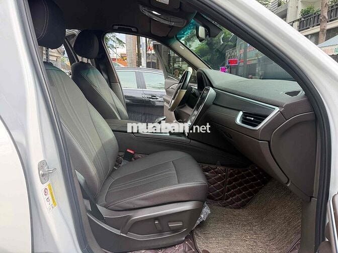 VinFast Lux SA 2.0 Turbo Plus 2022 Trắng