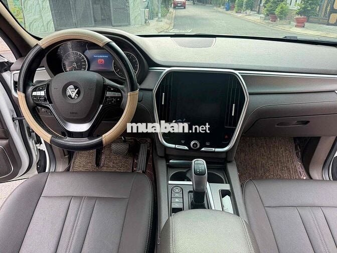 VinFast Lux SA 2.0 Turbo Plus 2022 Trắng