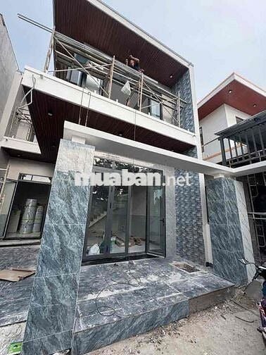 CON TRAI DU HỌC CẦN BÁN CĂN BIỆT THỰ MINI 6*16 CHUẨN BỊ HOÀN THIỆN