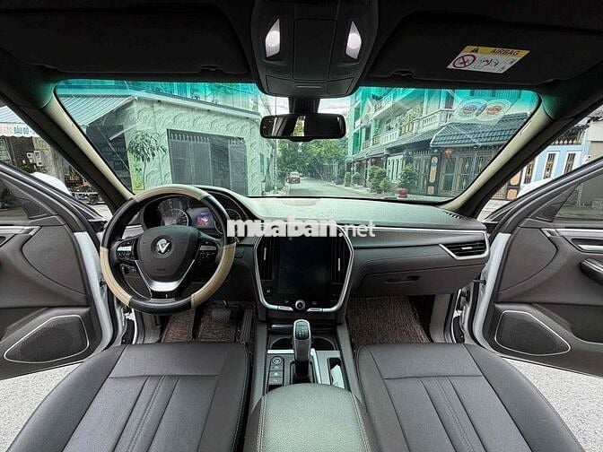 VinFast Lux SA 2.0 Turbo Plus 2022 Trắng