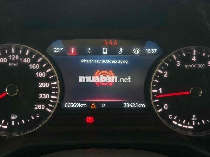 VinFast Lux SA 2.0 Turbo Plus 2022 Trắng
