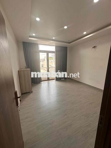 Phòng ban công thoáng mát gần Lotte Gò Vấp vào ở ngay