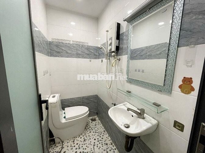 NHÀ ĐẸP 1 LẦU 2PN VÕ DUY NINH SÁT QUẬN 1