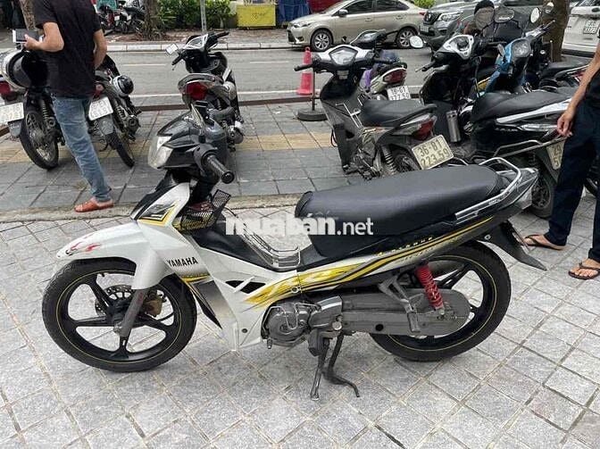 Yamaha Sirius Trắng