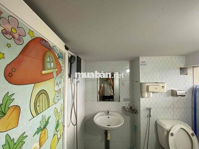 em cần cho thuê căn hộ tầng 5 thang bộ chung cư định hoà
