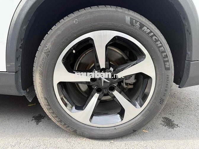 VinFast Lux SA 2.0 Turbo Plus 2022 Trắng