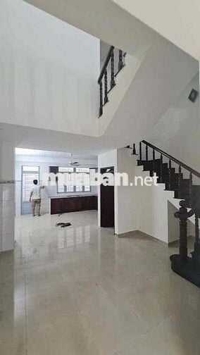 🍀Cho thuê nhà MT đường 52 Giáp khu Tên Lửa. BTân