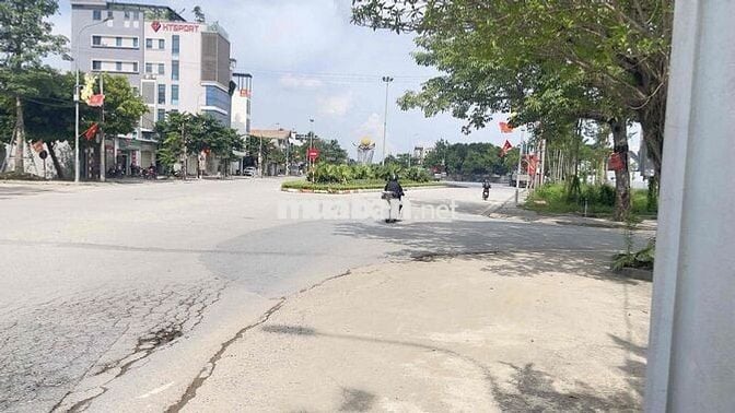 Bán Gấp 95m2 , Trục chính đường Lê Hữu Tựu, Mặt đường kinh doanh