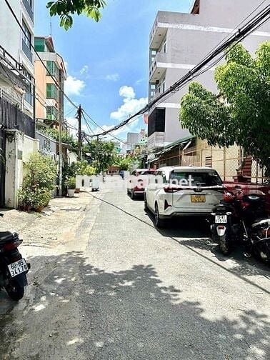 🏡 CHỈ 6 TỶ TRÒN – 57M² – 3 TẦNG BTCT – 6PN – SÁT HẺM XE HƠI HOÀNG HOA