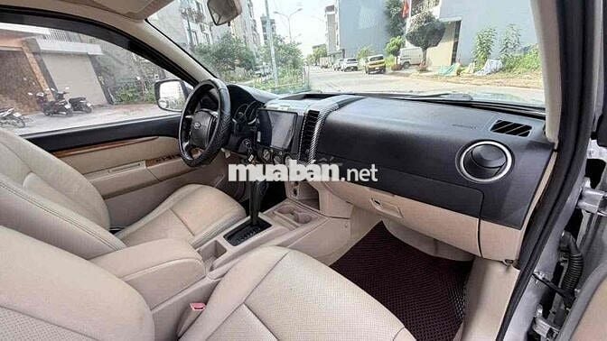Ford Everest 2011 Tự động Bạc