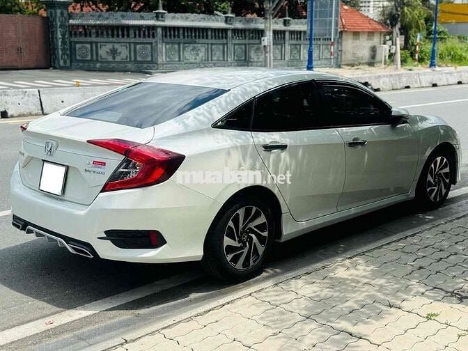 Honda Civic 1.8E 2018 Trắng 42.000km