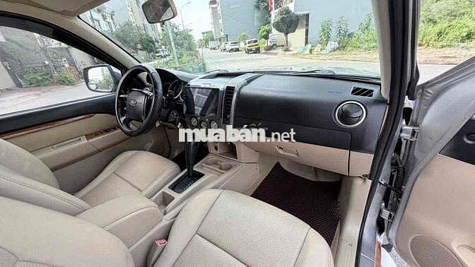 Ford Everest 2011 Tự động Bạc
