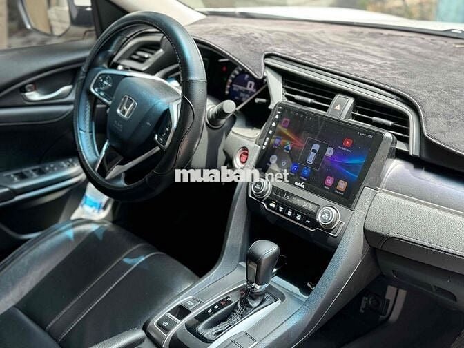 Honda Civic 1.8E 2018 Trắng 42.000km