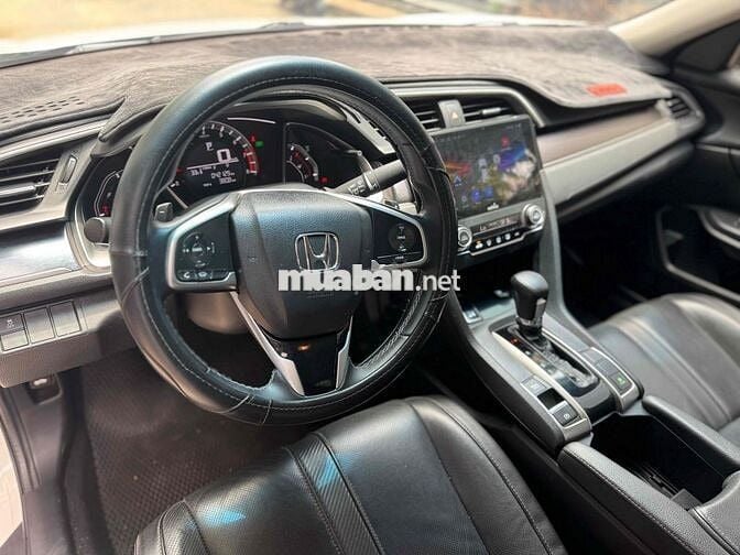 Honda Civic 1.8E 2018 Trắng 42.000km