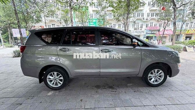 Toyota Innova 2018 8 chỗ Xám Số sàn