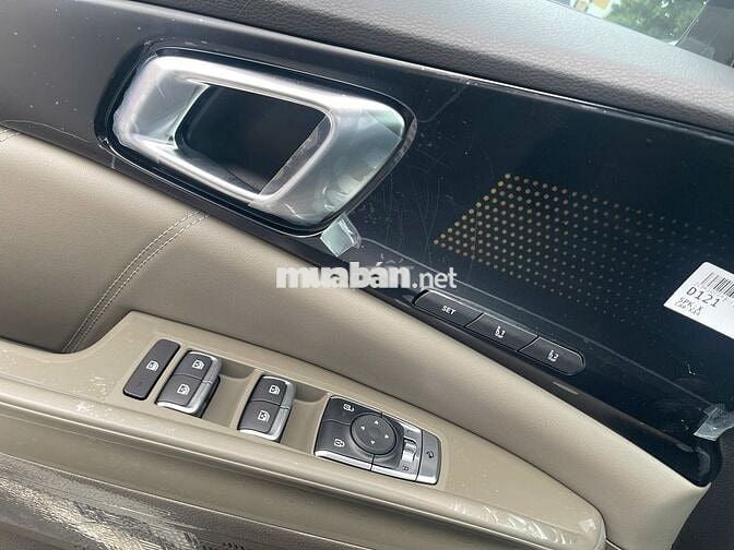 KIA CARNIVAL 1.6T HEV SIGNATURE Trắng 7 chỗ