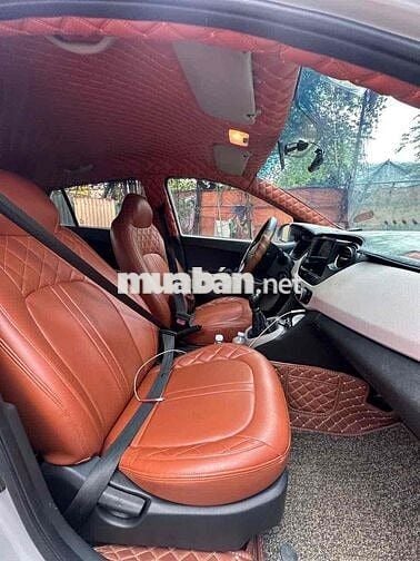 Hyundai Grand i10 Hatchback 5 chỗ màu Bạc