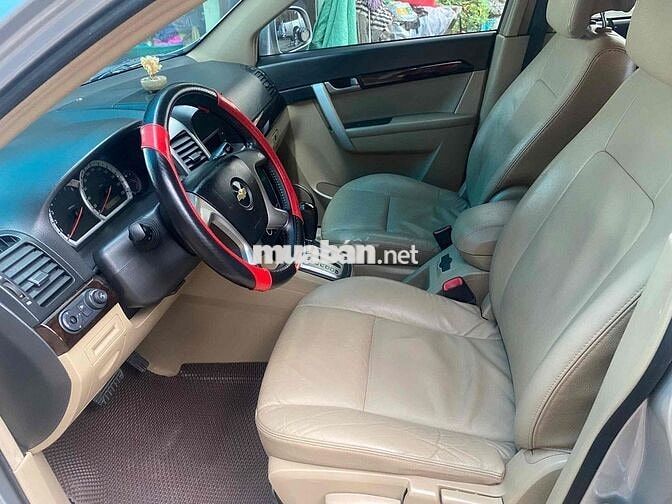 Chevrolet Captiva 2.4 Số tự động màu  Bạc.