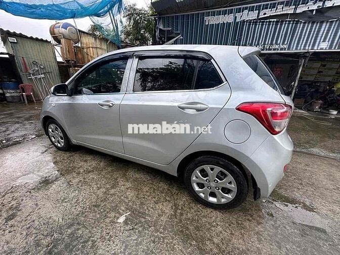 Hyundai Grand i10 Hatchback 5 chỗ màu Bạc