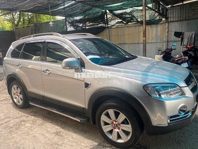 Chevrolet Captiva 2.4 Số tự động màu  Bạc.