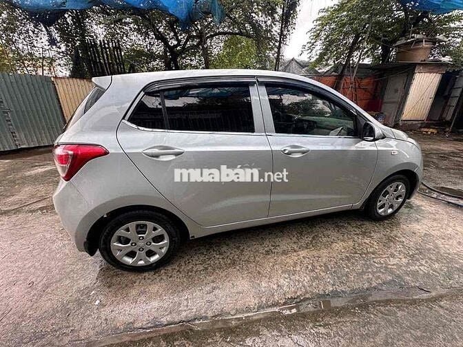 Hyundai Grand i10 Hatchback 5 chỗ màu Bạc
