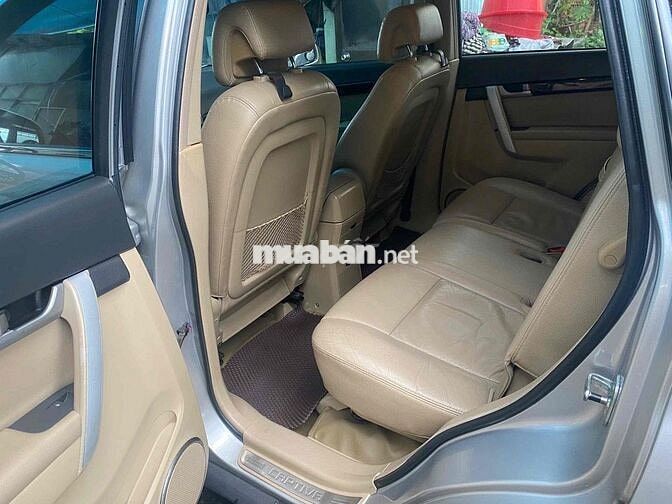 Chevrolet Captiva 2.4 Số tự động màu  Bạc.