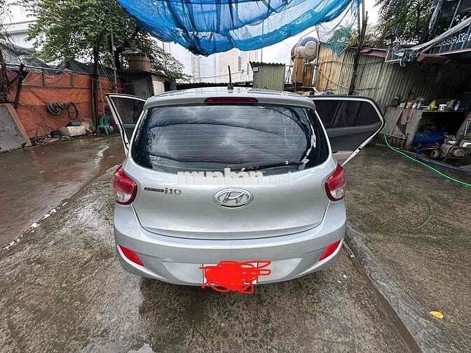 Hyundai Grand i10 Hatchback 5 chỗ màu Bạc