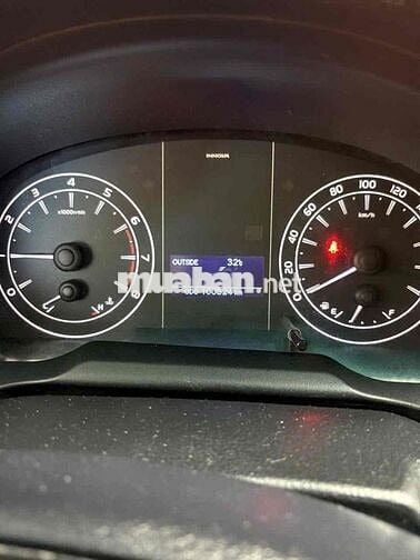 Toyota Innova 7 chỗ Trắng 100.524 km