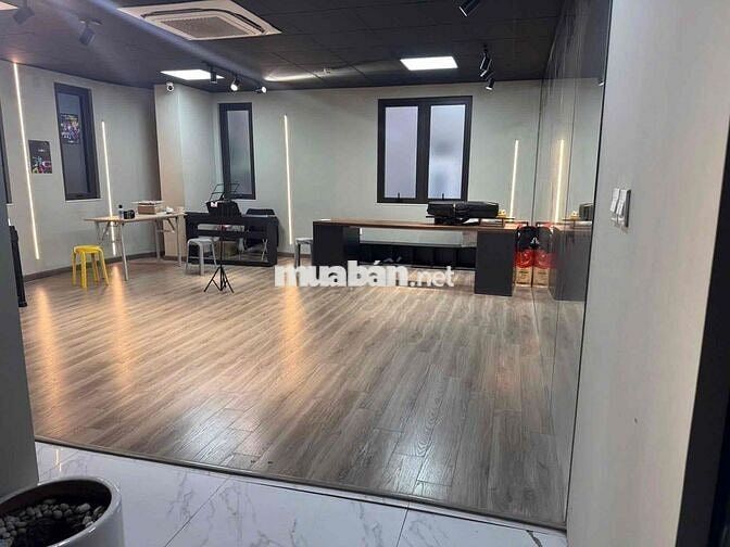 Cho thuê mặt sàn 80m2 phố Vạn Bảo 9tr/thang