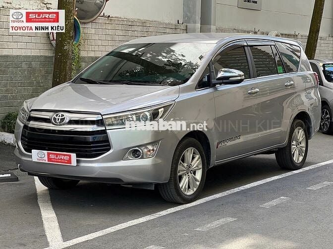 Toyota Innova 2.0V AT 2017 Bạc 37.000 km