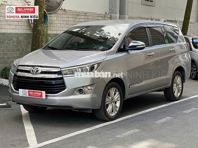 Toyota Innova 2.0V AT 2017 Bạc 37.000 km