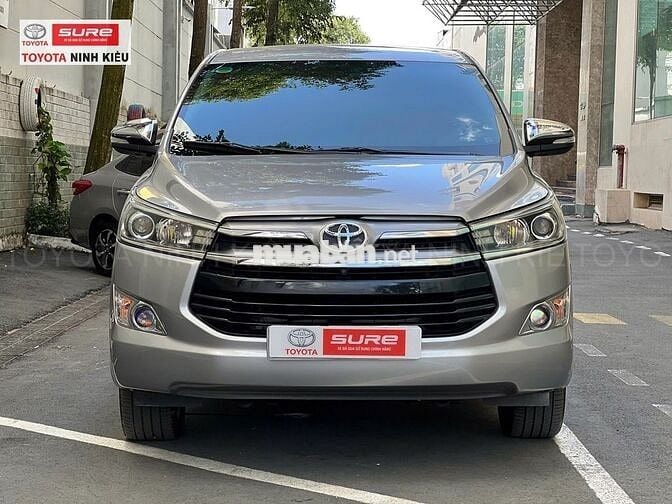 Toyota Innova 2.0V AT 2017 Bạc 37.000 km