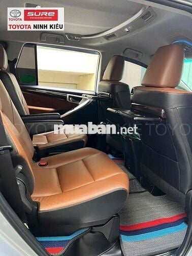 Toyota Innova 2.0V AT 2017 Bạc 37.000 km